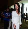Gisele Etié acompanhou desfiles do 2º dia do São Paulo Fashion Week com um vestido justo  Foto: Leo Franco / AgNews