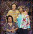 Paul McCartney ao lado de duas integrantes do grupo Little Rock Nine  Foto: @PaulMcCartney  / Twitter/Reprodução