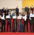 Equipe do filme Aquarius, dirigido pelo brasileiro Kleber Mendonça Filho, protesta no tapete vermelho do Festival de Cinema de Cannes  Foto: Agência Brasil