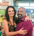 Rosângela (Malu Galli) e Florisval (Ailton Graça)  Foto: TV Globo/Paulo Belote / Divulgação