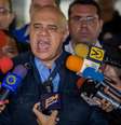 Secretário-executivo da coalizão opositora Mesa da Unidade Democrática (MUD), Jesús Torrealba, fala com a imprensa sobre quantidade de assinaturas para pedir o referendo  Foto: EFE