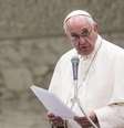 "Os refugiados são pessoas como todos os outros, mas de quem a guerra levou casa, trabalho, parentes, amigos", argumentou o pontífice , disse Papa Francisco àss vésperas do Dia Mundial do Refugiado (20 de junho)   Foto: Agência Brasil