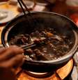 Prato feito com carne de cachorro em restaurante  Foto: EFE