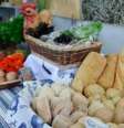 Os brasileiros têm o hábito de ter um grande estoque de comida em suas casas – nem sempre adequados para o armazenamento  Foto: Agência Brasil