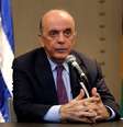 José Serra fala durante coletiva de imprensa em Montevidéu  Foto: EFE