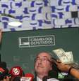 Protesto contra Eduardo Cunha durante entrevista coletiva em 2015  Foto: Lula Marques/ Agência PT
