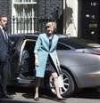 A nova primeira-ministra inglesa Theresa May chega à residência oficial nº 10 Downing Street. Hoje ela continua a compor seu governo, após assumir o cargo de premier no lugar de David Cameron  Foto: Agência Brasil