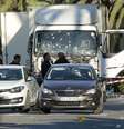 Caminhão alvejado pela polícia durante troca de tiros que matou o motorista que atropelou dezenas de pessoas em Nice, na França  Foto: Getty Images