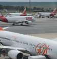 No pior resultado dos últimos quatro anos, empresas aéreas registraram, em junho, queda de 5,9% na procura por voos domésticos         Foto: Agência Brasil
