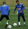 Neymar, jogador da Seleção Brasileira Olímpica de futebol, durante treino na Granja Comary  Foto: Gazeta Press