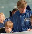 Princesa Diana com os filhos William (dir.) e Harry em 1991  Foto: PA / BBC News Brasil
