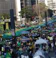 Milhares se reuniram na Avenida Paulista na tarde deste domingo (31) para protestar contra corrupção no governo e apoiar o processo de impeachment de Dilma  Foto: Newton Menezes/Futura Press