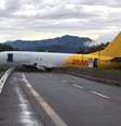 Avião invade rodovia na Itália  Foto: Twitter/Reprodução