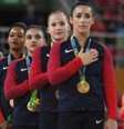 Gabby Douglas foi muito criticada por não ter colocado a mão no peito durante a execução do hino nacional dos Estados Unidos  Foto: Getty Images