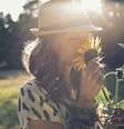 Aceitar a vida como ela é, ser positivo e mandar para bem longe o complexo de inferioridade já é um grande passo para se dar bem na vida  Foto: Sjale / iStock