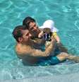 Michael Phelps posa na piscina com noiva e filho após Olimpíada em foto postada pelo atleta nesta quarta-feira, dia 17 de agosto de 2016  Foto: Getty Images / PurePeople