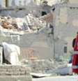As buscas avançaram pela noite e continuam nas cidades atingidas pelo terremoto  Foto: Divulgação/Croce Rossa Italiana / BBC News Brasil