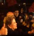 Dilma é recebida por simpatizantes em Porto Alegre  Foto: Lucas Rivas/Rádio Guaíba