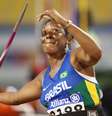 A atleta brasileira Shirlene Coelho durante prova de arremesso de dardo  Foto: Getty Images