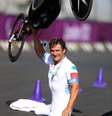 Ex-piloto da Fórmula 1 e Indy, o italiano Alex Zanardi, que perdeu as duas pernas em um acidente automobilístico, foi medalha de ouro na Paralimpíada de Londres no ciclismo  Foto: Getty Images