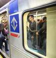Movimentação intensa de passageiros na estação Paraíso do Metrô, integração da Linha 1-Azul com a Linha 2-Verde, na Vila Mariana, em São Paulo (SP), na manhã desta quinta-feira (22)  Foto: Renato S. Cerqueira/Futura Press