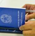 Em todo o país, postos do Ministério do Trabalho iniciaram mutirão para a concessão de carteiras de trabalho     Foto: Agência Brasil