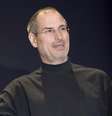 Steve Jobs segura o iPhone, apresentado na Macworld de 2007  Foto: Getty Images