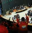 Mudança na lei foi aprovada na Câmara dos Deputados sob protestos de petroleiros   Foto: Agência Brasil