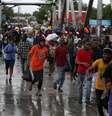 Milhares de pessoas deixam suas casas na capital do Haiti, Porto Príncipe, por causa do Furacão Matthew  Foto: Agência Brasil