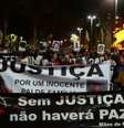Durante a caminhada, as mães cantaram músicas de protesto contra a Justiça brasileira e os policiais  Foto: Agência Brasil