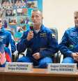 O astronauta americano da Nasa, Shane Kimbrough e os cosmonautas russos Sergei Rizhikov (comandante) e Andrei Borisenko  Foto: EFE