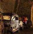 Rede de túneis sob as ruas de Nápoles era usada para guardar carros contrabandeados, nos anos 30  Foto: Vittorio Sciosa / BBC News Brasil