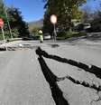Terremoto provocou rachaduras no asfalto em uma estrada de Norcia, na região central da Itália  Foto: EFE