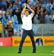 Carol Portaluppi, filha do técnico Renato Gaúcho, estava no banco de reservas do Grêmio no segundo jogo da partida semifinal da Copa do Brasil antes mesmo do apito final  Foto: Wesley Santos / Gazeta Press