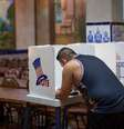 Eleitores americanos votam na eleição presidencial, em 2016  Foto: Getty Images