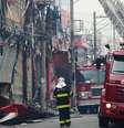 Bombeiros trabalham para conter incêndio no Shopping Brás  Foto: Agência Brasil