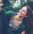 Eis a imagem do amor: dar sem pensar em exigir. O amor verdadeiro só é criado assim, quando doamos para outra pessoa  Foto: pixelfit  / iStock