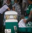 Velório coletivo na Arena Condá, em Chapecó, das vítimas da tragédia do voo da Chapecoense para a Colômbia  Foto: EFE