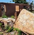 Ruínas de casas do distrito de Bento Rodrigues, destruído pela lama da barragem de Fundão  Foto: Agência Brasil