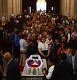 São Paulo - Fiéis formam fila para se despedir de dom Paulo Evaristo Arns, na Catedral da Sé   Foto: Agência Brasil