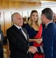 Brasília - Presidente Michel Temer acompanhado da primeira-dama Marcela Temer e o ministro da Defesa, Raul Jungmann, cumprimenta oficiais da Marinha, Exército e Aeronáutica em cerimônia no Clube Naval   Foto: Agência Brasil