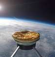 Um grupo de britânicos lançou uma torta de carne e batata ao espaço.  Foto: BBC Brasil/Reprodução