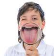 Sendo uma fase de contestação e desafio de limites, os adolescentes tendem a negligenciar os cuidados diários com a higiene bucal, bem como a não serem regulares em suas consultas ao dentista  Foto: Valeriy Lebedev / Shutterstock