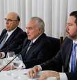 Brasília - O presidente Michel Temer, acompanhado dos ministros Henrique Meirelles, da Fazenda, e Dyogo Oliveira, do Planejamento, recebe jornalistas durante café da manhã no Palácio da Alvorada   Foto: Agência Brasil