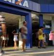 No próximo sábado (10), a Caixa inicia a quarta fase de pagamentos para 7,5 milhões de trabalhadores que fazem aniversário em setembro, outubro e novembro.   Foto: Agência Brasil
