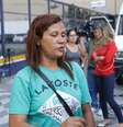 A mulher do vendedor ambulante Luís Carlos Ruas, Maria Aparecida fala com a imprensa em frente ao DHPP, na manhã desta quarta-feira (28).  Foto: Futura Press