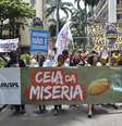 Servidores do estado do Rio de Janeiro realizaram protesto em frente ao Palácio Guanabara, em Laranjeiras, na sexta-feira (23), contra o não pagamento dos salários e do décimo-terceiro  Foto: Clever Felix / Futura Press