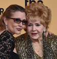 Debbie Reynolds junto de sua filha Carrie Fisher  Foto: Getty Images