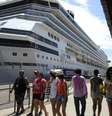 Milhares de turistas movimentam o Terminal Internacional de Cruzeiros do Pier Mauá, na zona portuária do Rio  Foto: Agência Brasil