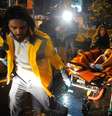 Vítima de ataque em boate de Istambul é levada por equipe médica  Foto: EFE
